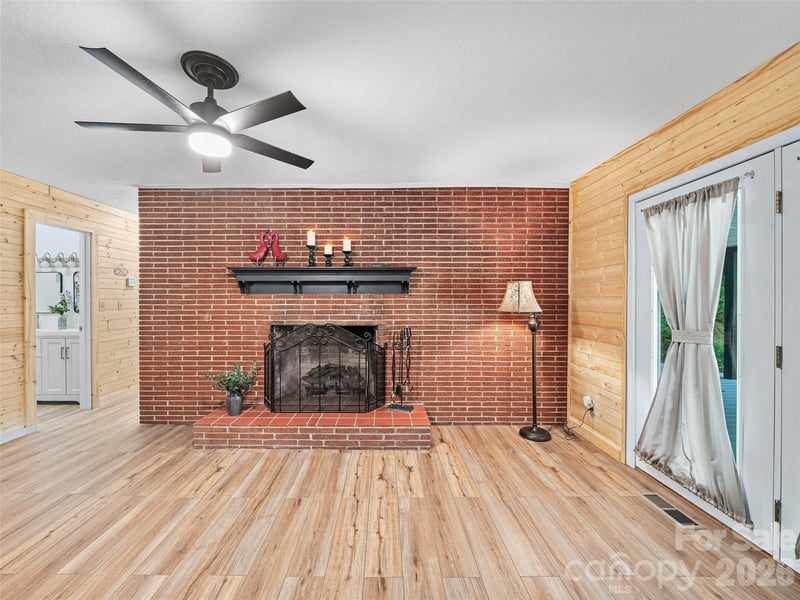101 Sam Robertson Rd, Burnsville, NC 28714