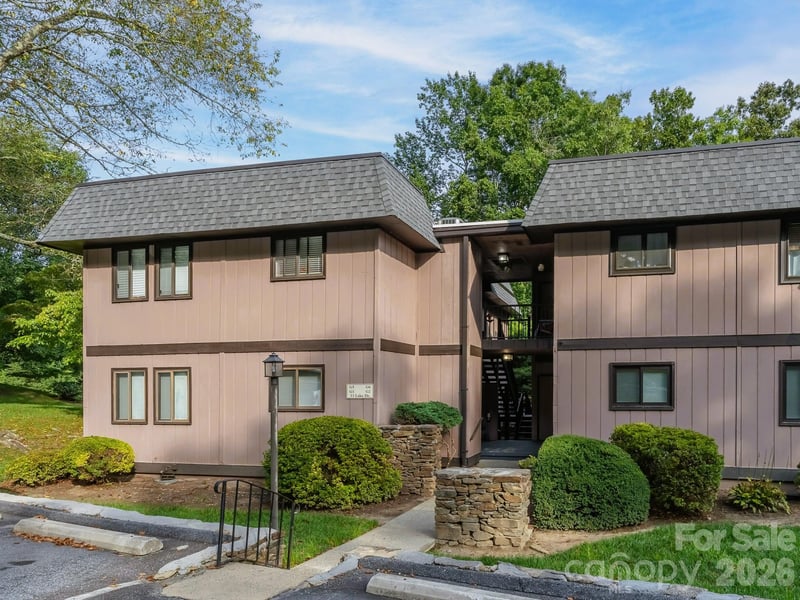 33 Lake Dr #G-1, Laurel Park, NC 28739
