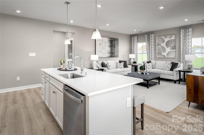 925 Heathway Dr, Charlotte, NC 28213