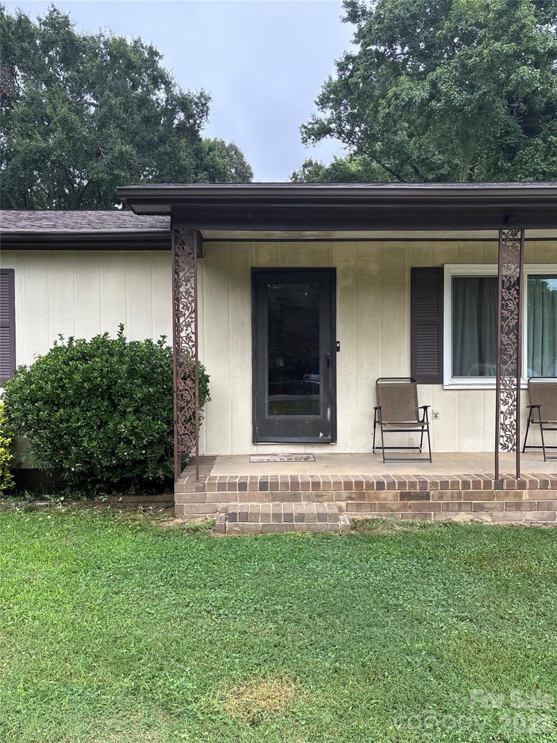808 E Chestnut St, Stanley, NC 28164