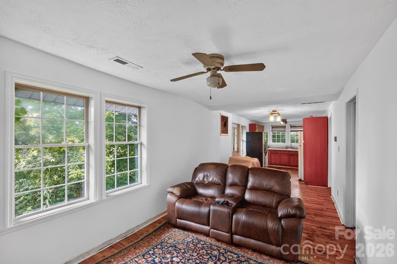 1324 Low Gap Rd, Hendersonville, NC 28792
