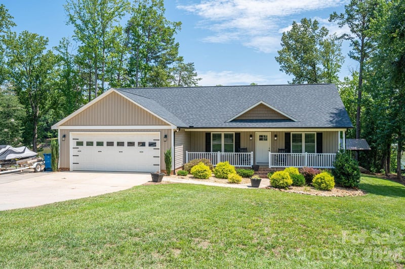 6901 Navajo Trl, Sherrills Ford, NC 28673