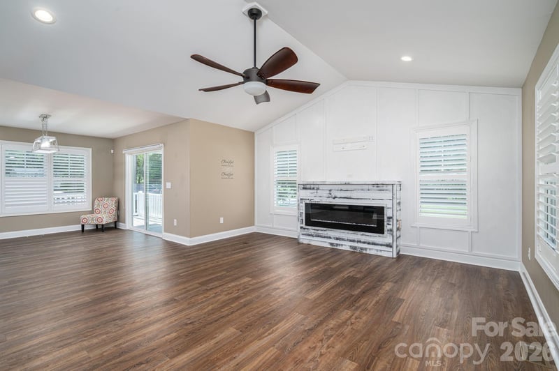 6901 Navajo Trl, Sherrills Ford, NC 28673
