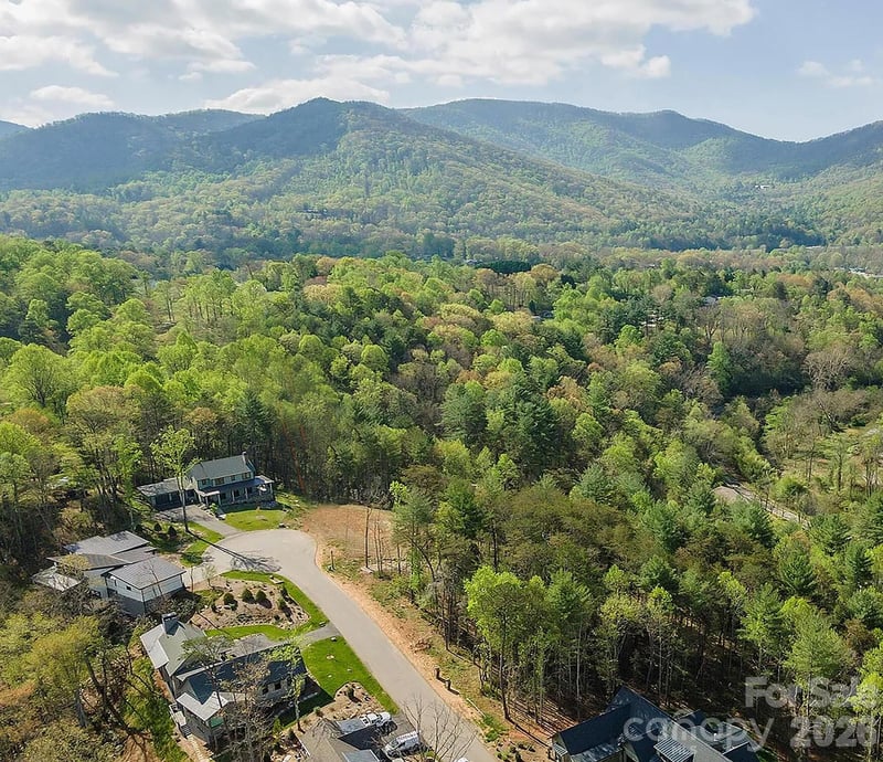 165 Riverbend Forest Dr, Asheville, NC 28805