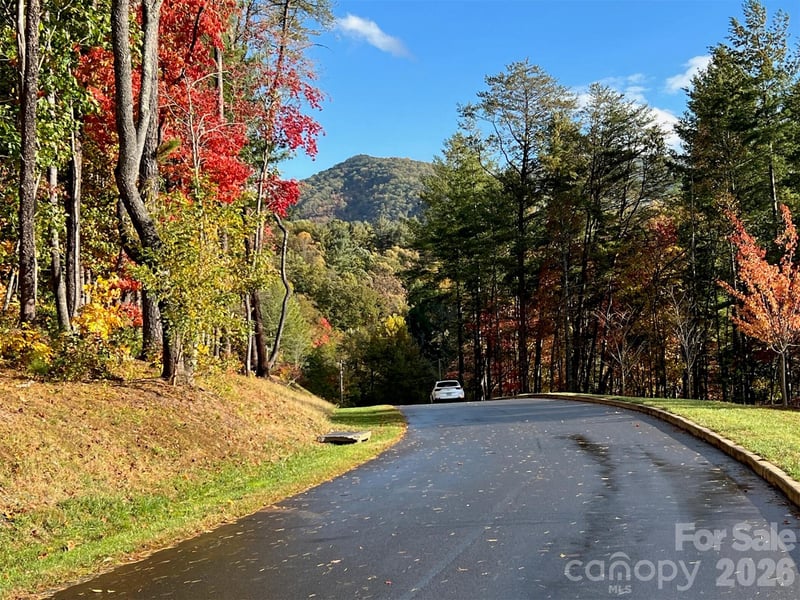 165 Riverbend Forest Dr, Asheville, NC 28805