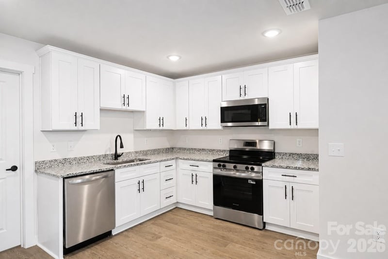 1050 5th St NE, Hickory, NC 28601