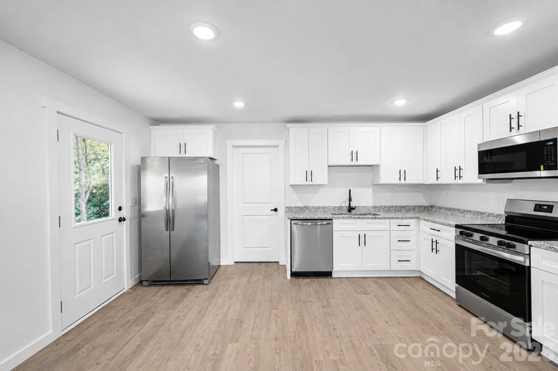 1050 5th St NE, Hickory, NC 28601