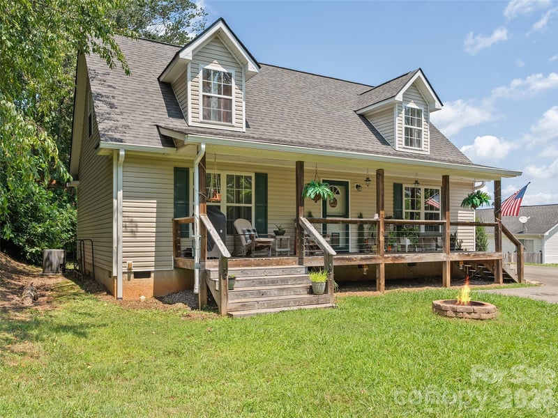 14 Folsom Dr, Candler, NC 28715