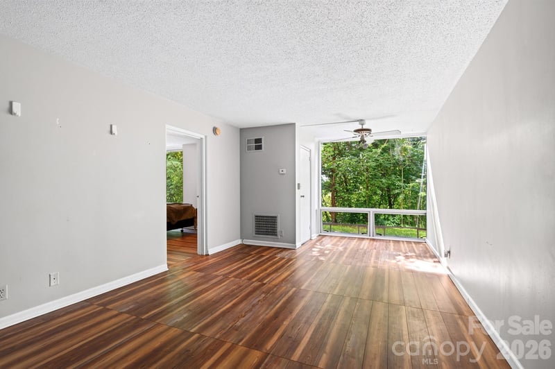 647 Town Mountain Rd #105, Asheville, NC 28804