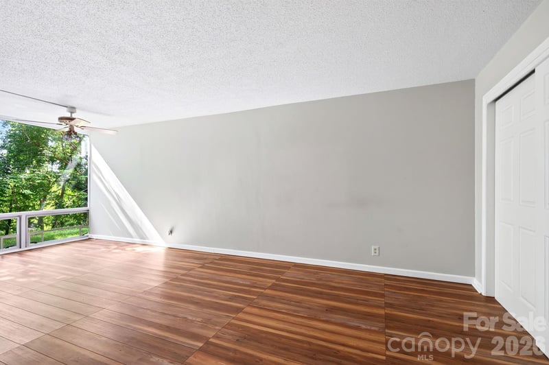 647 Town Mountain Rd #105, Asheville, NC 28804