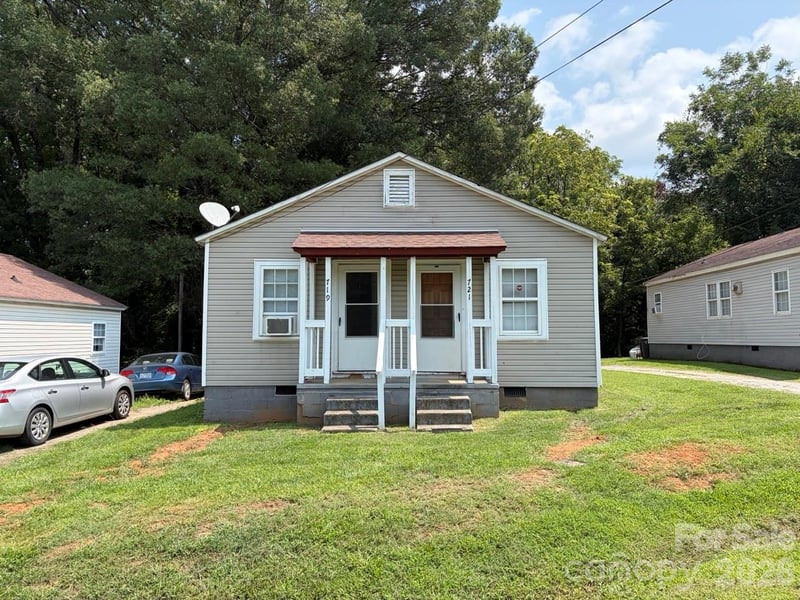 719 Hunt St, Statesville, NC 28677