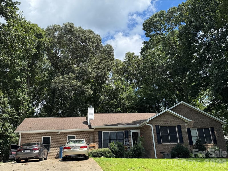3933 Mattingly Dr, Hickory, NC 28602