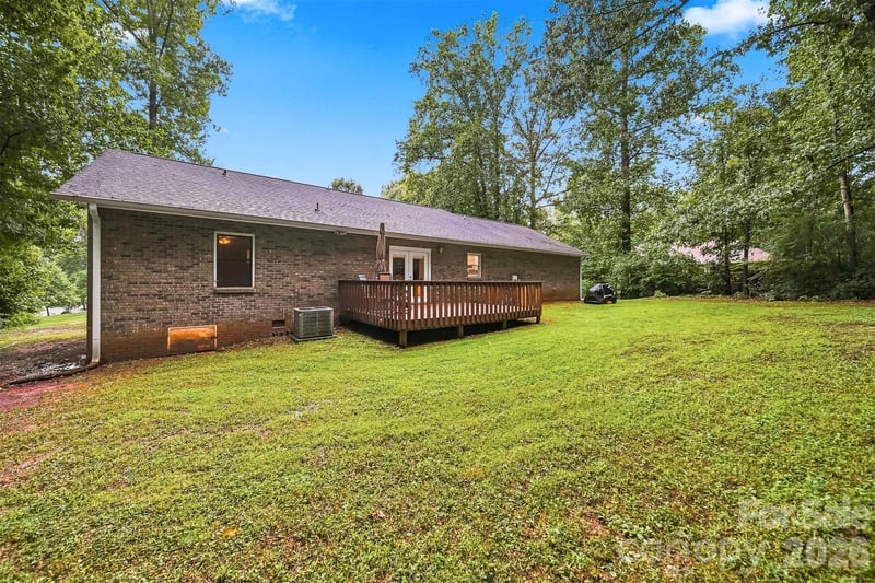 3933 Mattingly Dr, Hickory, NC 28602