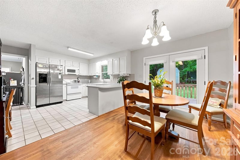 3933 Mattingly Dr, Hickory, NC 28602
