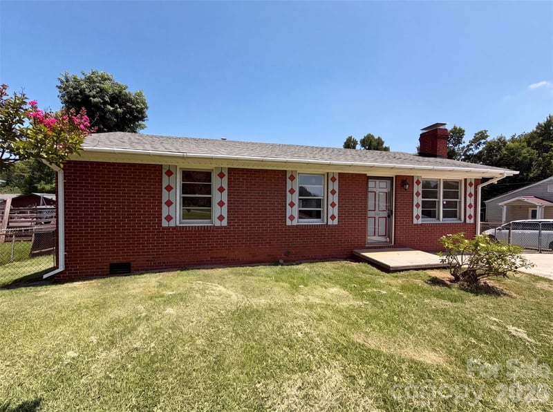 310 W Indiana Ave, Bessemer City, NC 28016