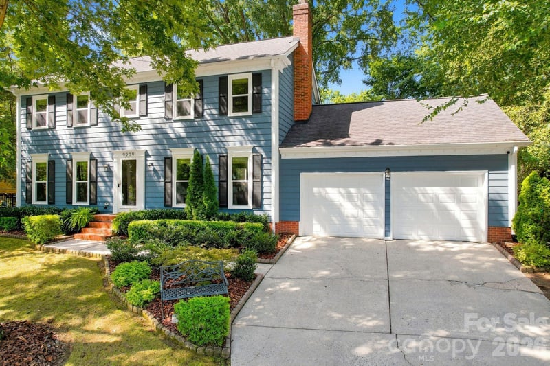 9209 Deer Spring Ln, Charlotte, NC 28210