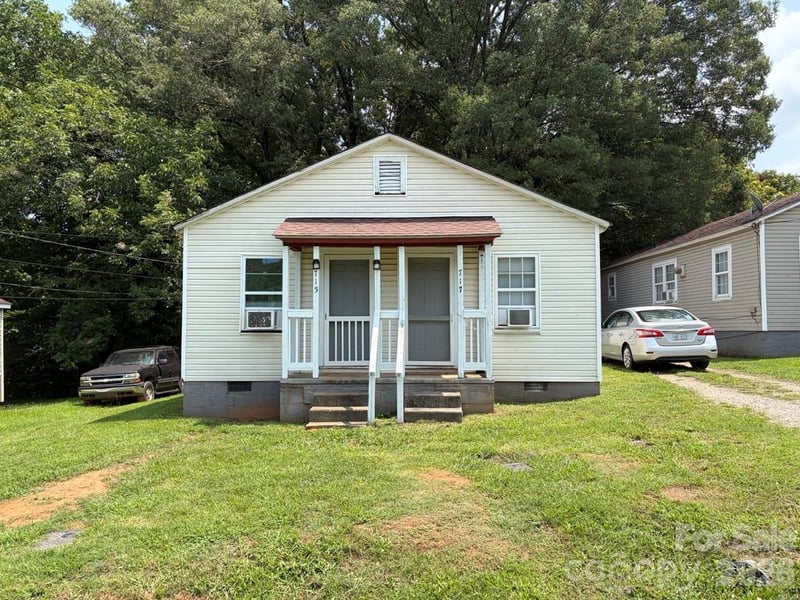 715 Hunt St, Statesville, NC 28677