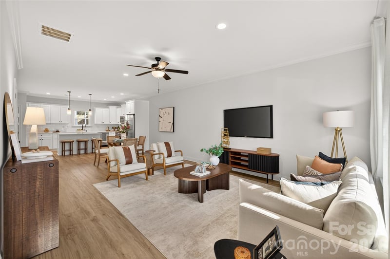 9000 Pinenoll Ln, Charlotte, NC 28215