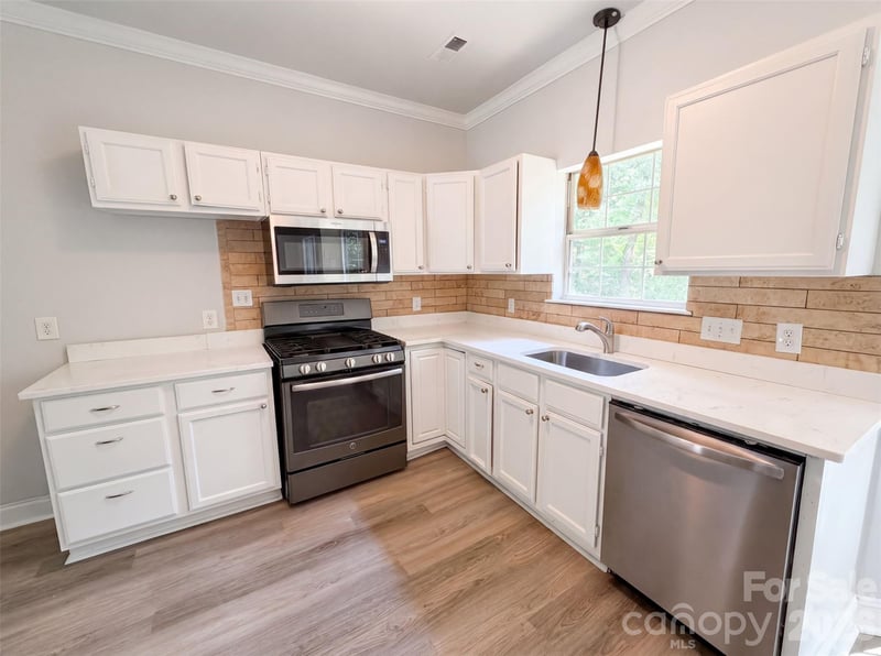 1604 Rocky Glen Ln, Charlotte, NC 28214