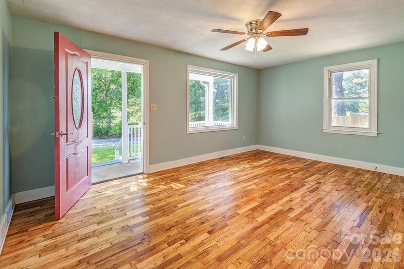 4 La Rue St, Asheville, NC 28806