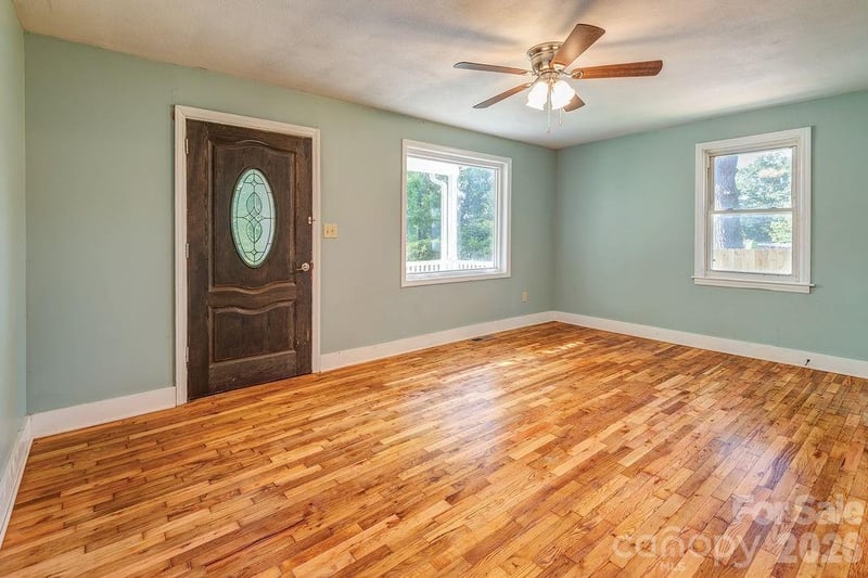 4 La Rue St, Asheville, NC 28806