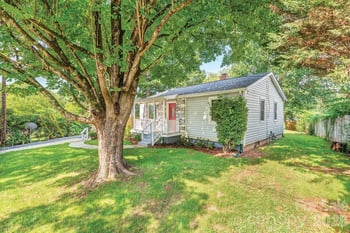 4 La Rue St, Asheville, NC 28806