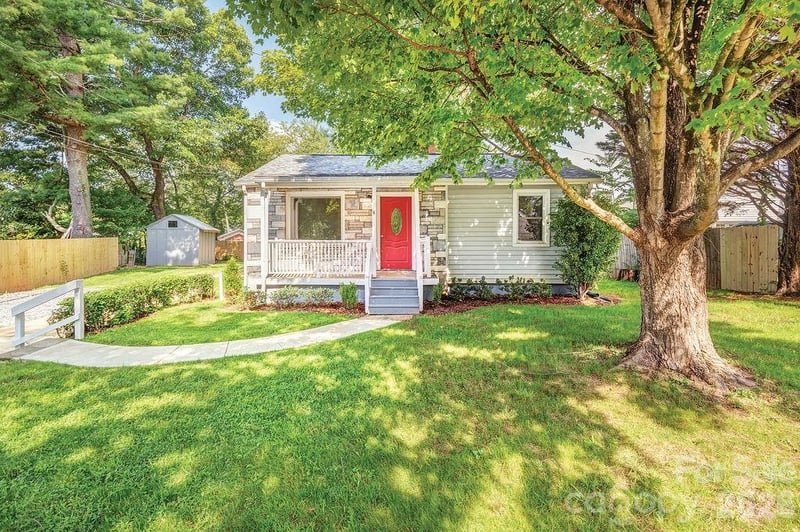 4 La Rue St, Asheville, NC 28806