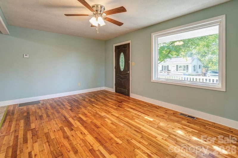 4 La Rue St, Asheville, NC 28806