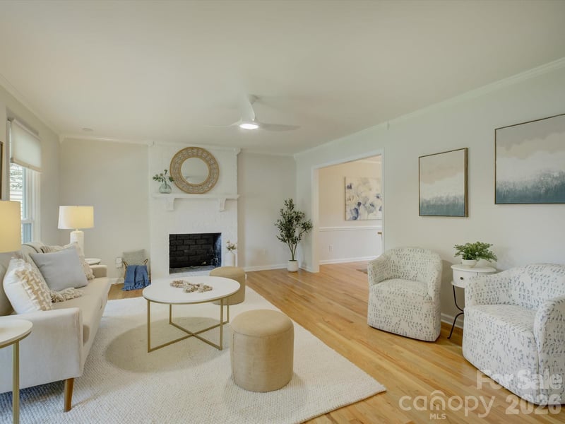 13736 Strathaven Dr, Matthews, NC 28105