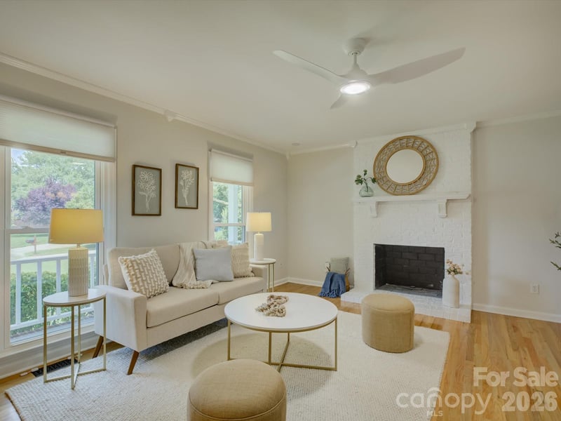 13736 Strathaven Dr, Matthews, NC 28105