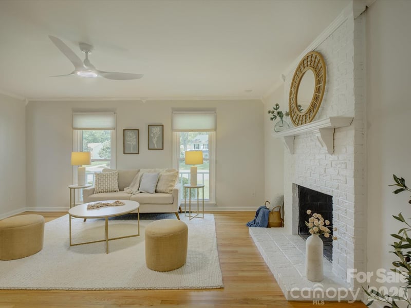 13736 Strathaven Dr, Matthews, NC 28105