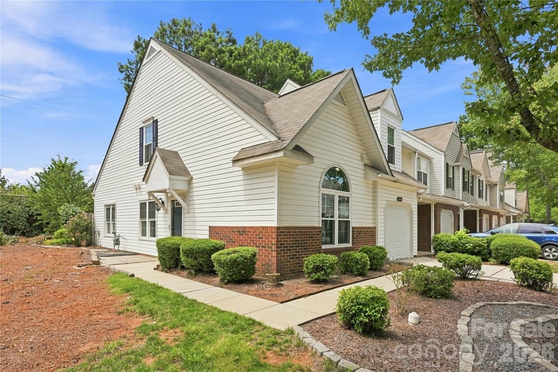 9609 Jack Russell Ct, Charlotte, NC 28269