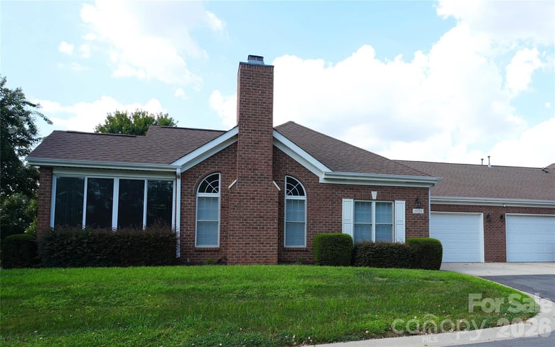 9920 Park Willow Dr, Charlotte, NC 28210