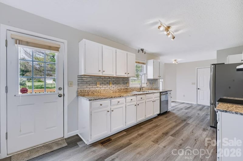 5139 Butner Dr, Hickory, NC 28602