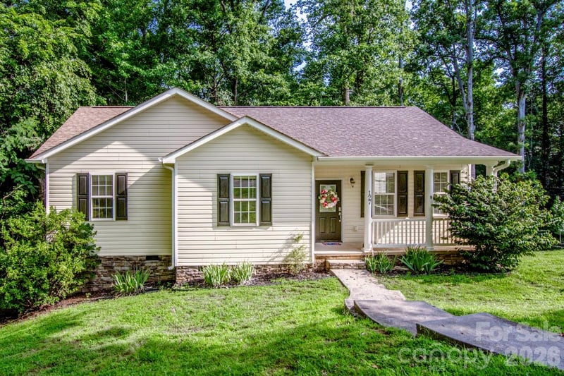 127 Wood Acre Dr, Mooresville, NC 28115