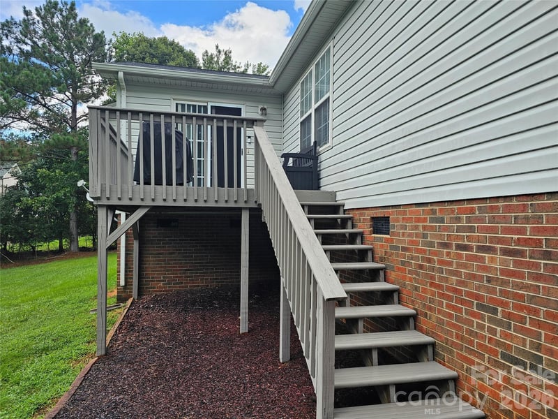 306 Gardner Point Dr, Stoney Point, NC 28678