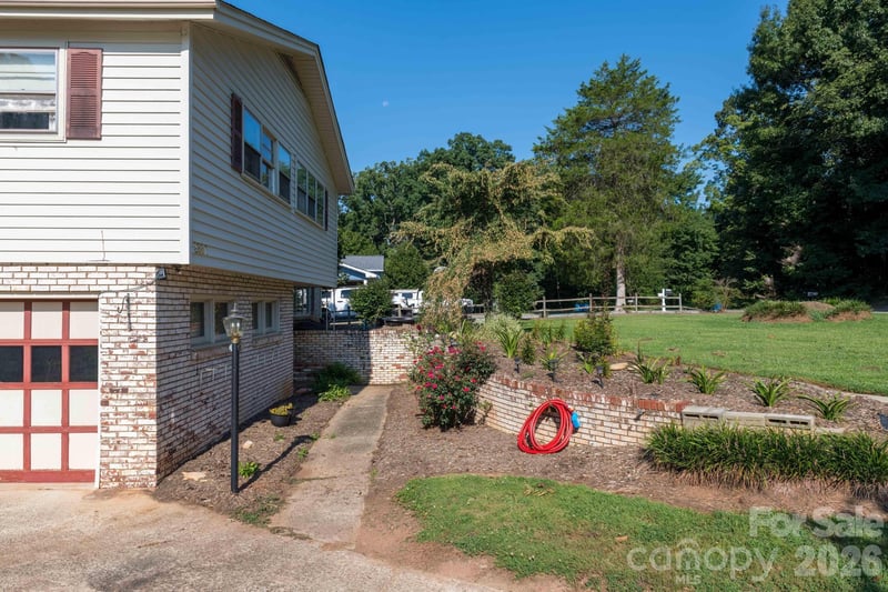 2661 Tiffany St, Conover, NC 28613