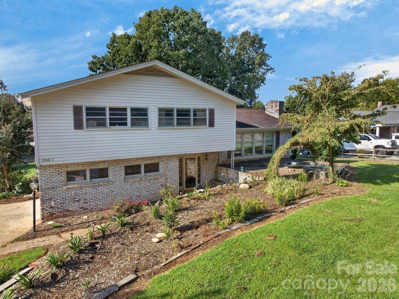 2661 Tiffany St, Conover, NC 28613