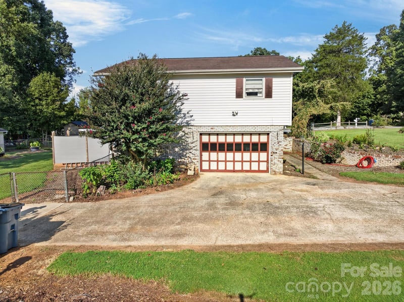 2661 Tiffany St, Conover, NC 28613