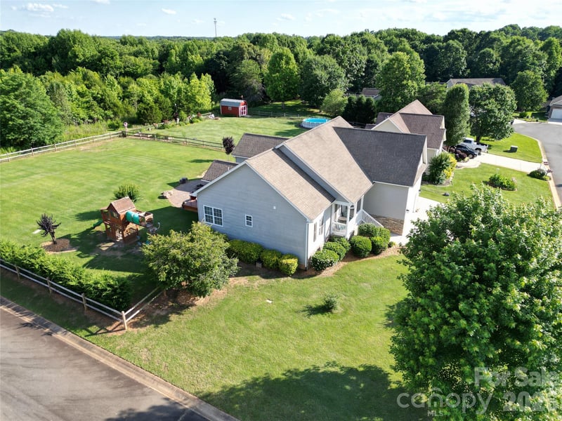 141 Logan Ridge Dr, Statesville, NC 28677