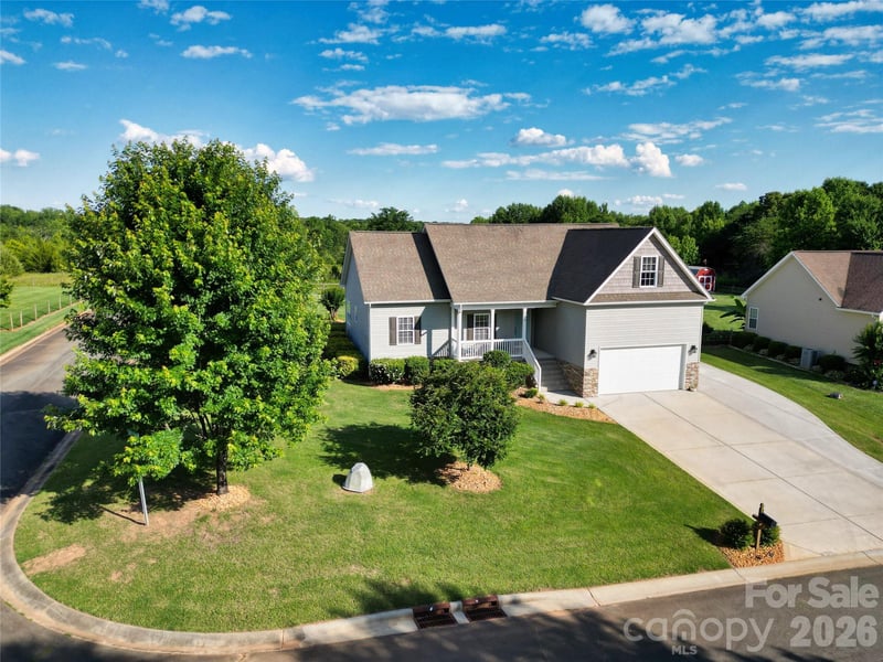 141 Logan Ridge Dr, Statesville, NC 28677