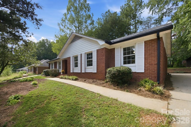 1045 S Magnolia St, Mooresville, NC 28115