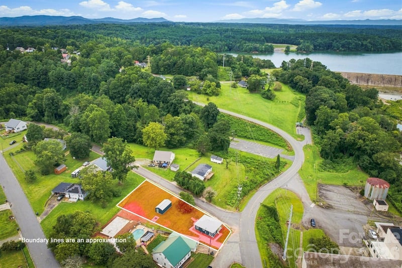 100 Gardner St, Hickory, NC 28601