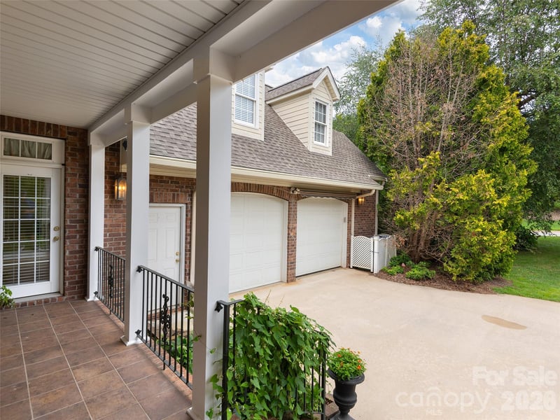 1126 Burnside Dr, Asheville, NC 28803