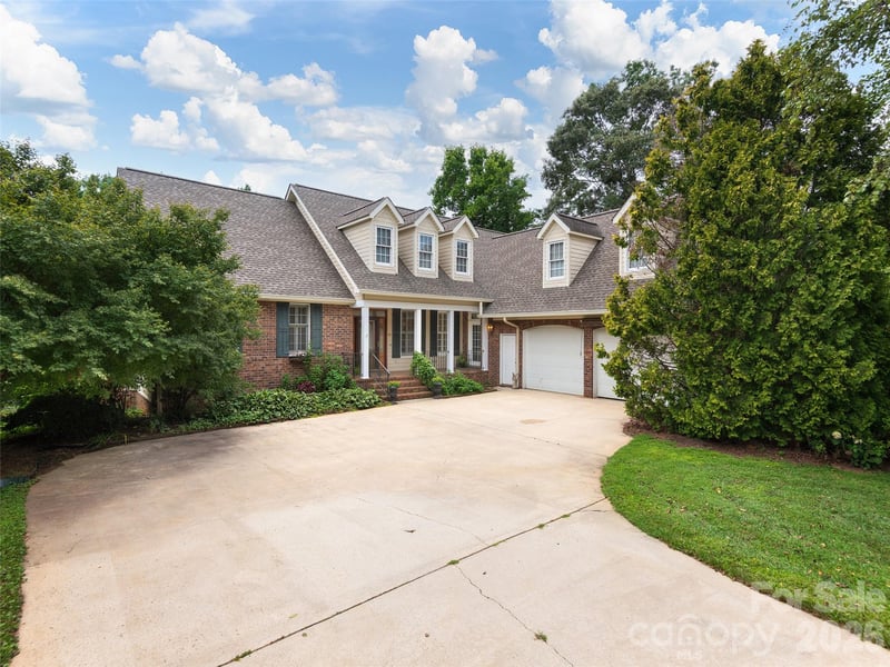 1126 Burnside Dr, Asheville, NC 28803