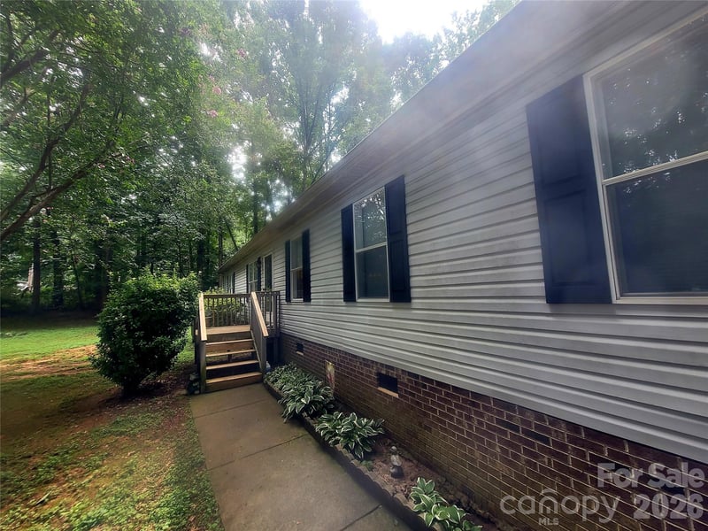 121 Sylvan Dr, Statesville, NC 28677