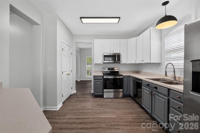 141 Crestwood Dr, Mount Holly, NC 28120