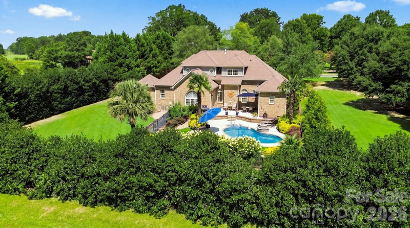 1001 Heritage Acres Dr, Matthews, NC 28104