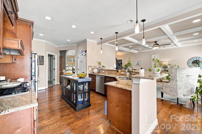 1001 Heritage Acres Dr, Matthews, NC 28104