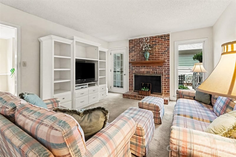 8741 Fieldgate Dr, Charlotte, NC 28277